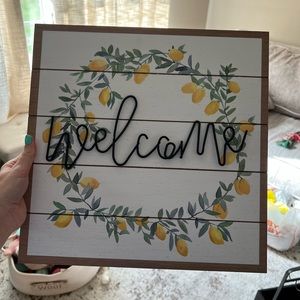 Lemon welcome sign